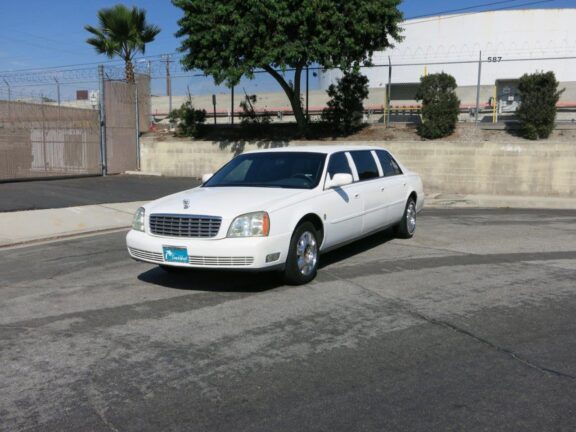 2004 Cadillac Federal Coach Deville 6-Door Limo - Image 4