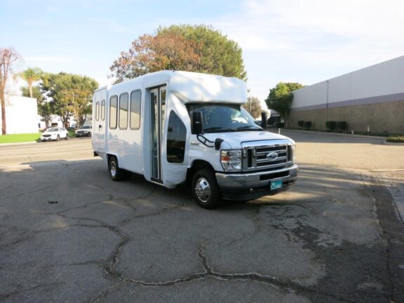 2023 Ford Diamond Coach E-450 Paratransit Bus - Image 3