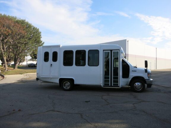 2023 Ford Diamond Coach E-450 Paratransit Bus - Image 6