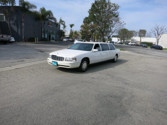 1999 Cadillac Superior Coach 6-Door Limo - Image 3