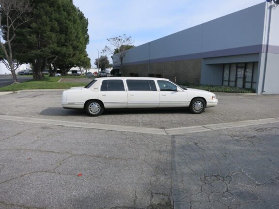 1999 Cadillac Superior Coach 6-Door Limo - Image 6