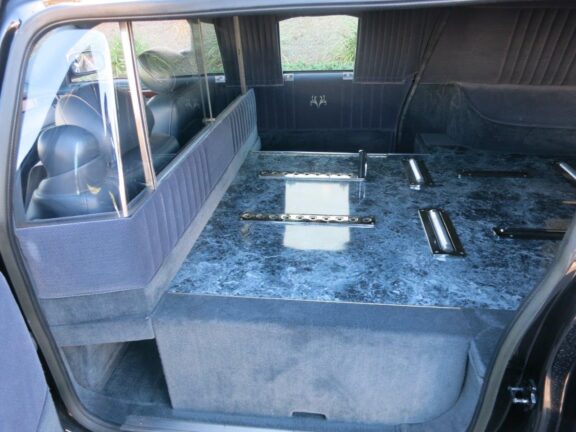 2004 Cadillac Deville Hearse by Federal Coach - Image 14