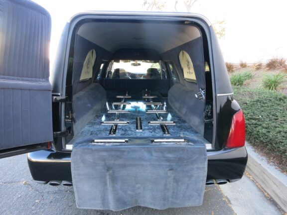 2004 Cadillac Deville Hearse by Federal Coach - Image 9