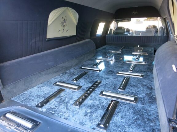 2004 Cadillac Deville Hearse by Federal Coach - Image 12