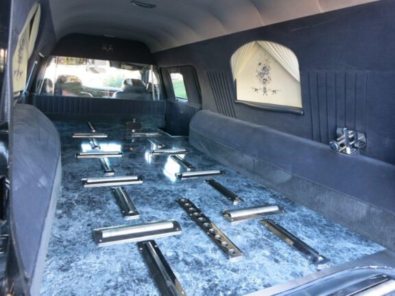 2004 Cadillac Deville Hearse by Federal Coach - Image 13