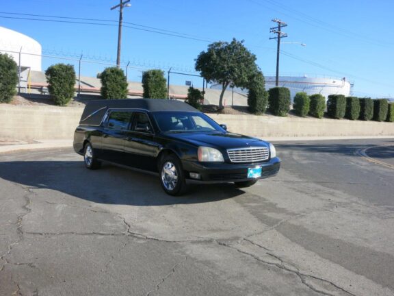 2004 Cadillac Deville Hearse by Federal Coach - Image 4