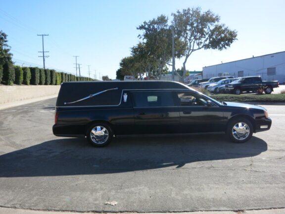 2004 Cadillac Deville Hearse by Federal Coach - Image 2