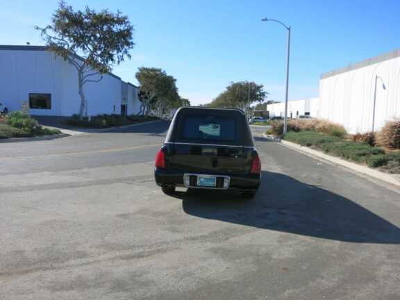 2004 Cadillac Deville Hearse by Federal Coach - Image 5