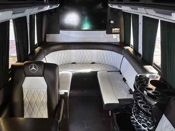 2019 Mercedes Benz LA West Sprinter - Image 4