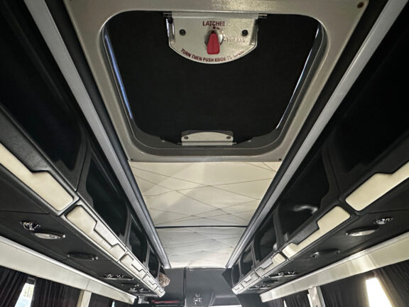 2019 Mercedes Benz LA West Sprinter - Image 7