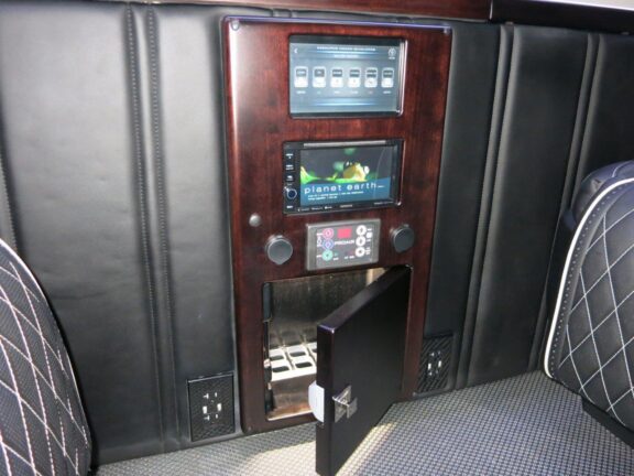 2021 Mercedes Benz Executive Coach Sprinter Diplomat - Image 12