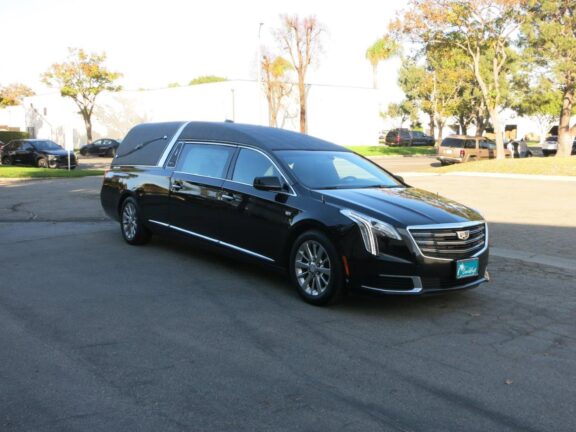 2018 Cadillac Superior Coach XTS Hearse - Image 4