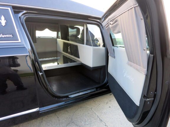 2018 Cadillac Superior Coach XTS Hearse - Image 13