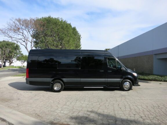 2024 Mercedes Benz Executive Coach Sprinter Limousine - Image 17
