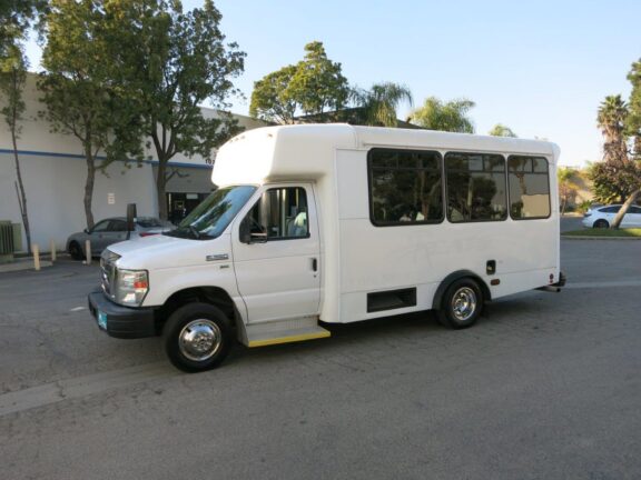 2014 Ford Champion E-350 ADA Bus - Image 13