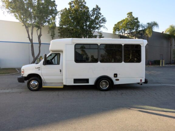 2014 Ford Champion E-350 ADA Bus - Image 12