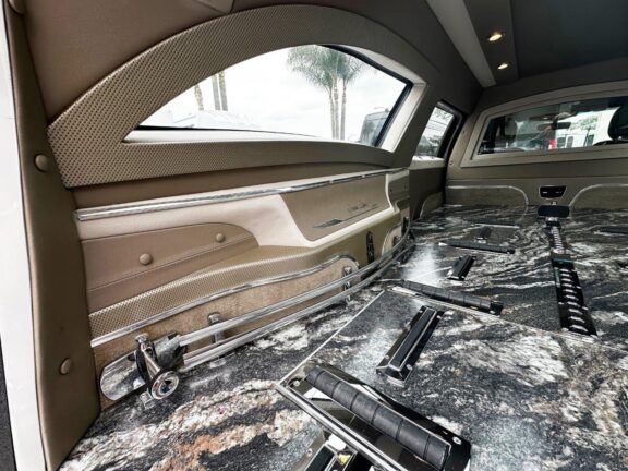 2020 Lincoln MK Coach Nautilus Grand Legacy Limited Hearse - Image 7