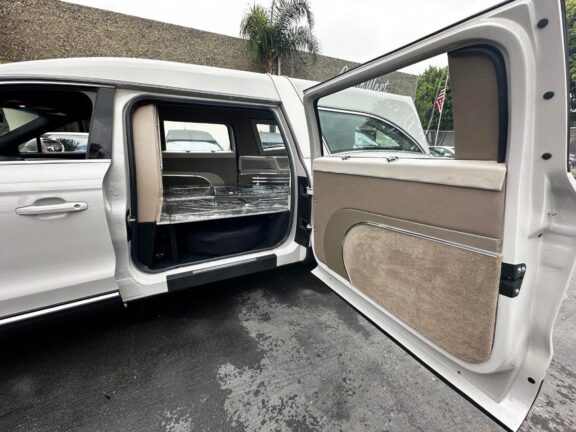 2020 Lincoln MK Coach Nautilus Grand Legacy Limited Hearse - Image 12