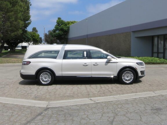 2020 Lincoln MK Coach Nautilus Grand Legacy Limited Hearse - Image 3