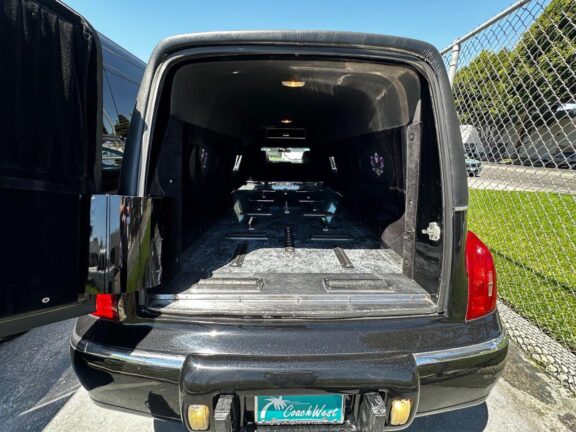 2010 Lincoln Krystal Town Car Hearse - Image 10