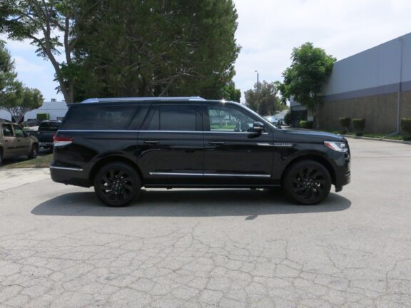 2024 Lincoln Navigator L Reserve SUV - Image 3