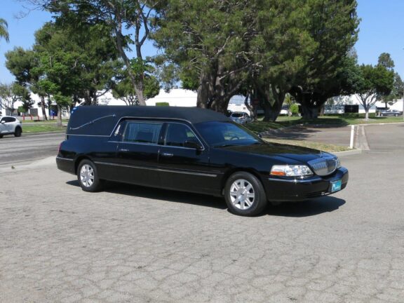 2010 Lincoln Krystal Town Car Hearse - Image 7
