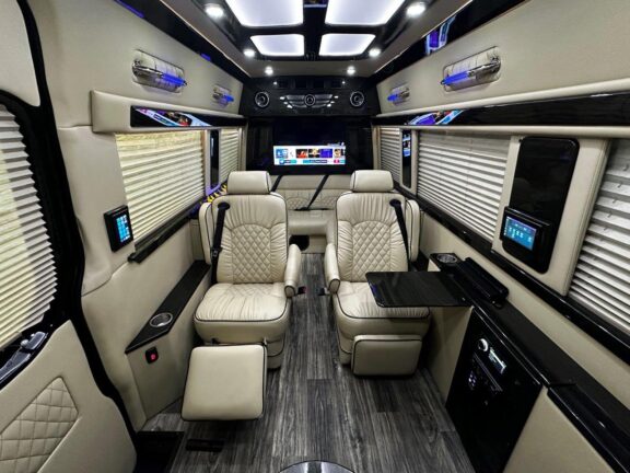 2019 Mercedes Benz J-Club Business Class Sprinter - Image 4