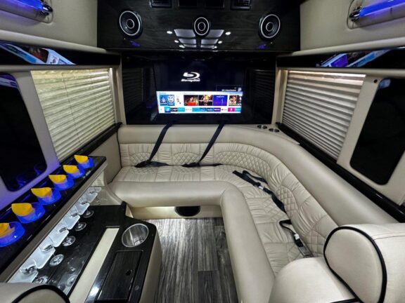 2019 Mercedes Benz J-Club Business Class Sprinter - Image 5
