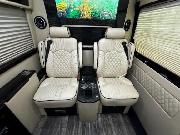 2019 Mercedes Benz J-Club Business Class Sprinter - Image 9
