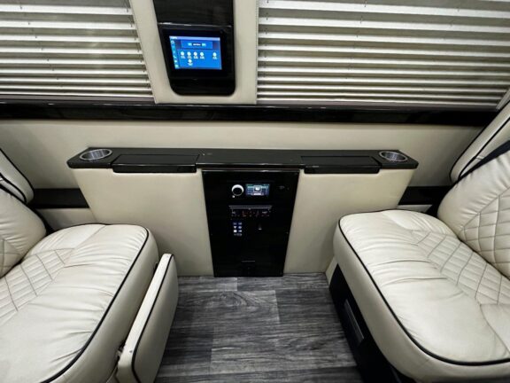 2019 Mercedes Benz J-Club Business Class Sprinter - Image 7