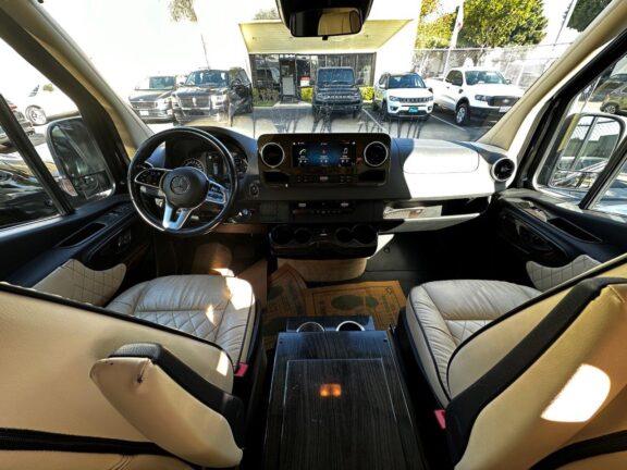 2019 Mercedes Benz J-Club Business Class Sprinter - Image 10