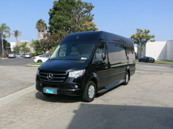 2019 Mercedes Benz J-Club Business Class Sprinter - Image 13