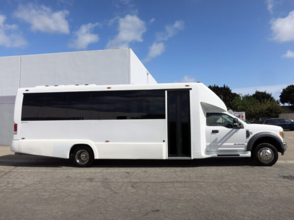 2017 Ford Executive Coach F550 Limousine Bus - Image 7