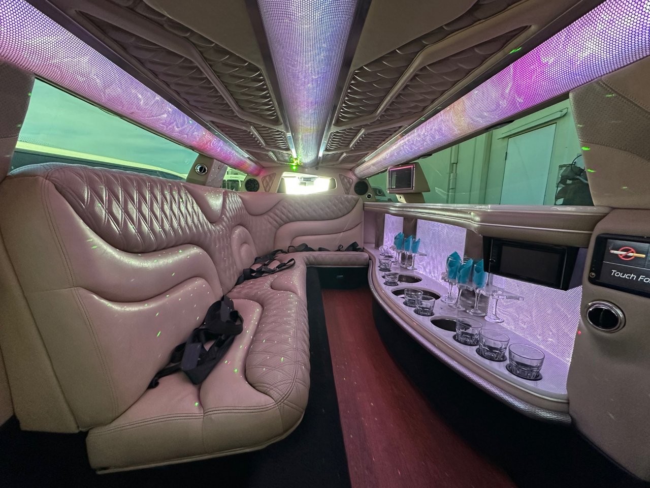 2015 Chrysler Pinnacle 300 Limousine - Image 8