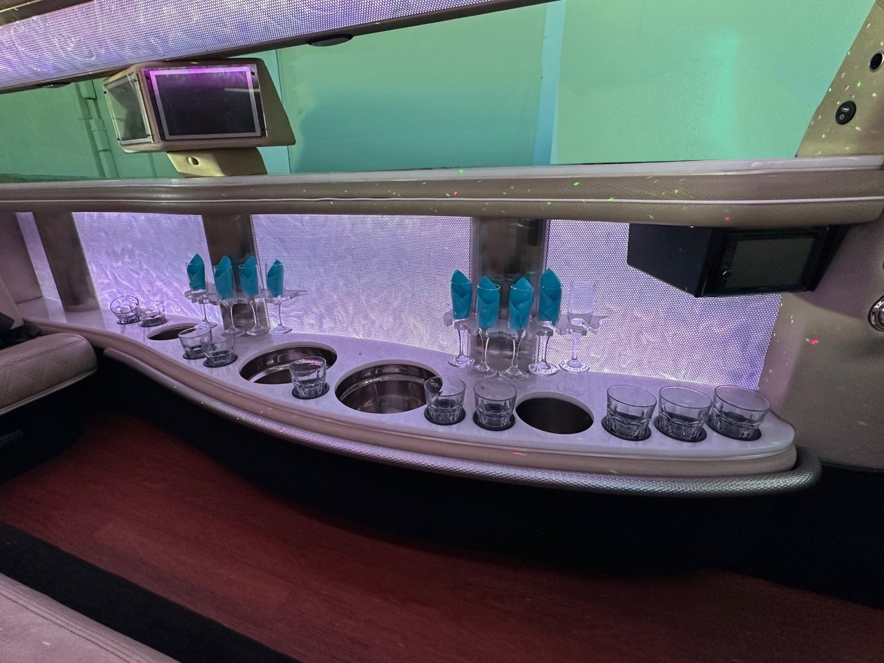 2015 Chrysler Pinnacle 300 Limousine - Image 10