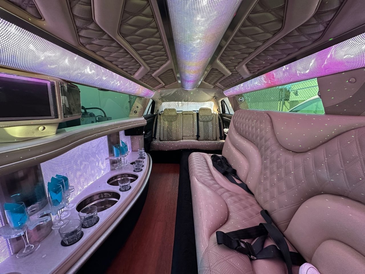 2015 Chrysler Pinnacle 300 Limousine - Image 12