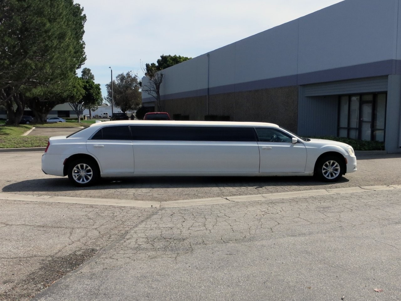 2015 Chrysler Pinnacle 300 Limousine - Image 6