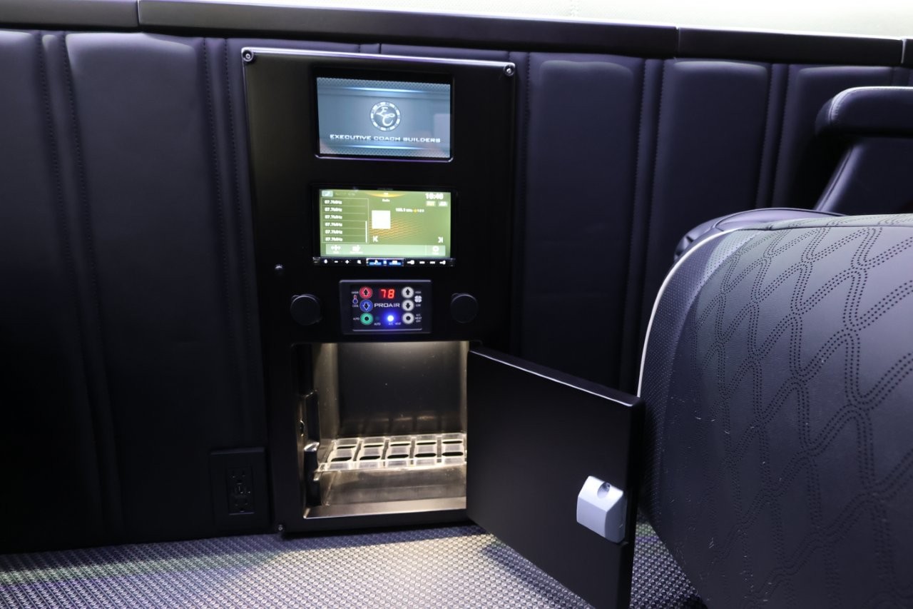 2021 Mercedes Benz Executive Coach Sprinter Diplomat - Image 5
