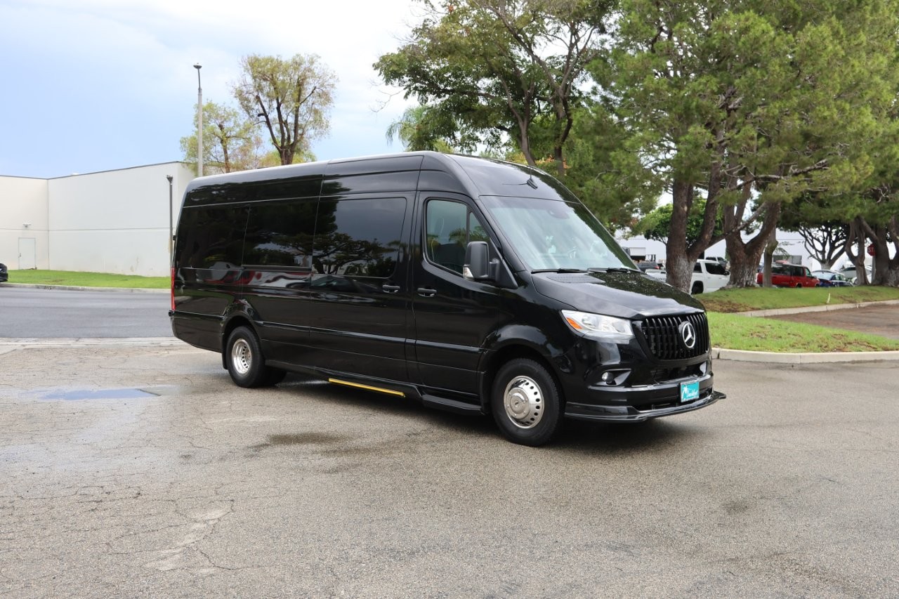 2021 Mercedes Benz Executive Coach Sprinter Diplomat - Image 13